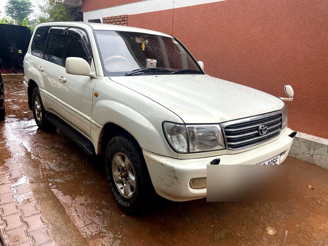 Toyota Land Cruiser 4x4 available for Uganda safari and car rental
